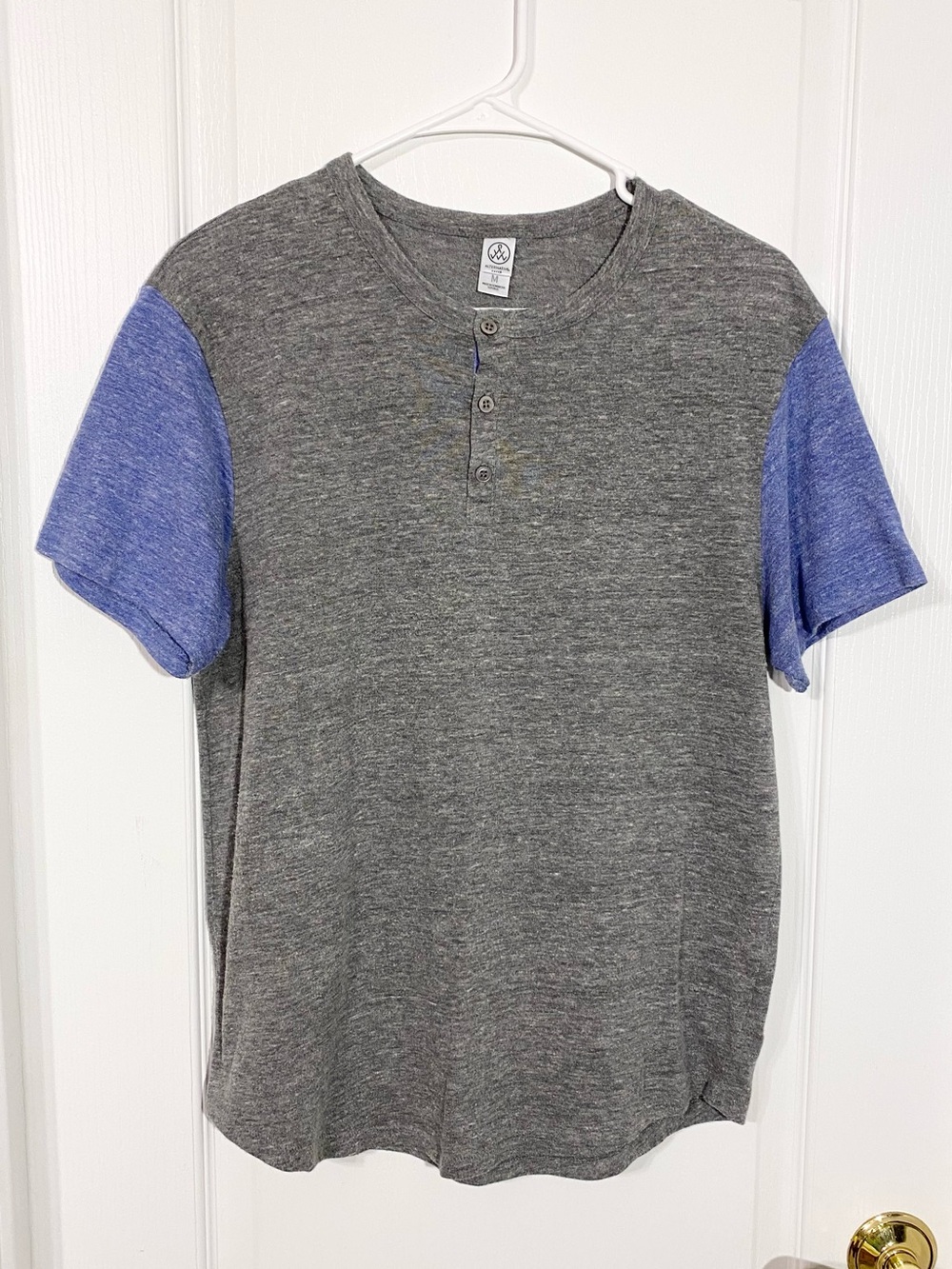 Alternative Earth Short Sleeve Henley Tee Gray Blue Men’s Medium